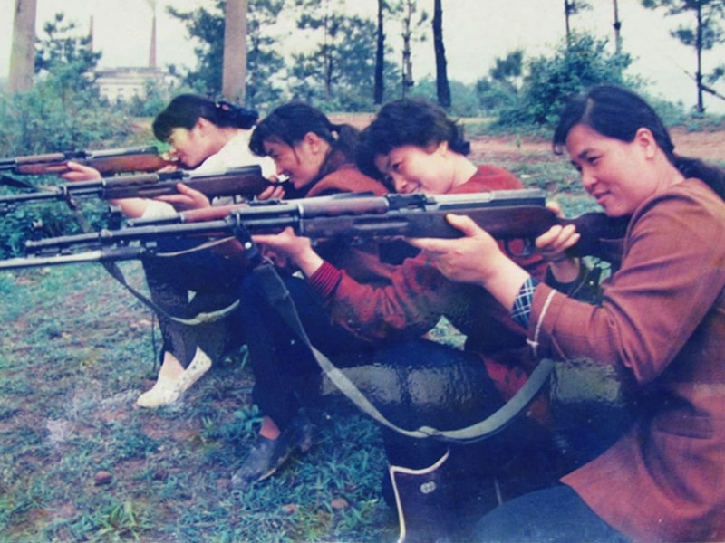 1992年10月女職工參加實彈射擊比賽